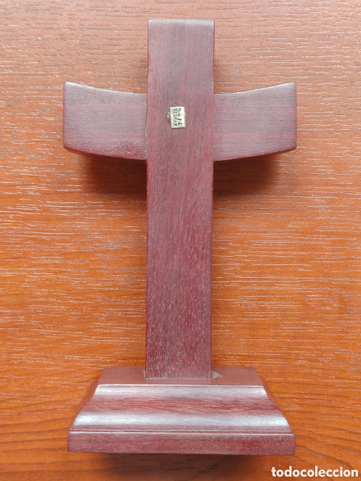 Antig&uuml;edades: Cruz de madera con Cristo de plata. - Foto 2