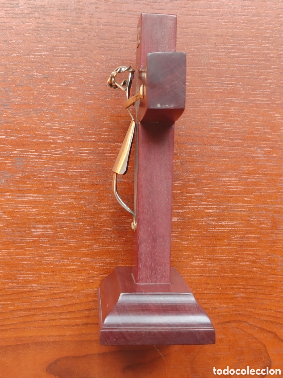 Antig&uuml;edades: Cruz de madera con Cristo de plata. - Foto 3