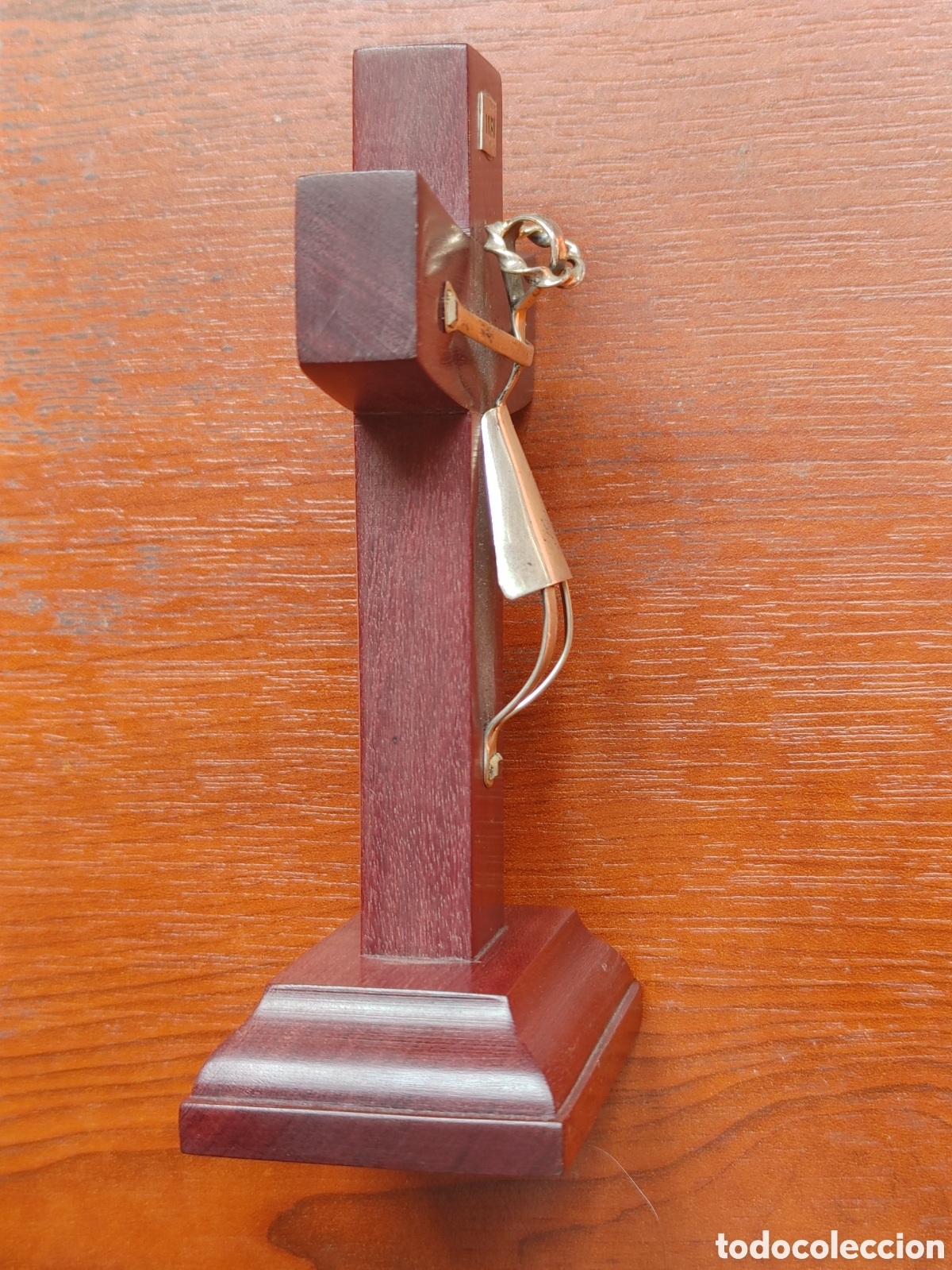 Antig&uuml;edades: Cruz de madera con Cristo de plata. - Foto 4
