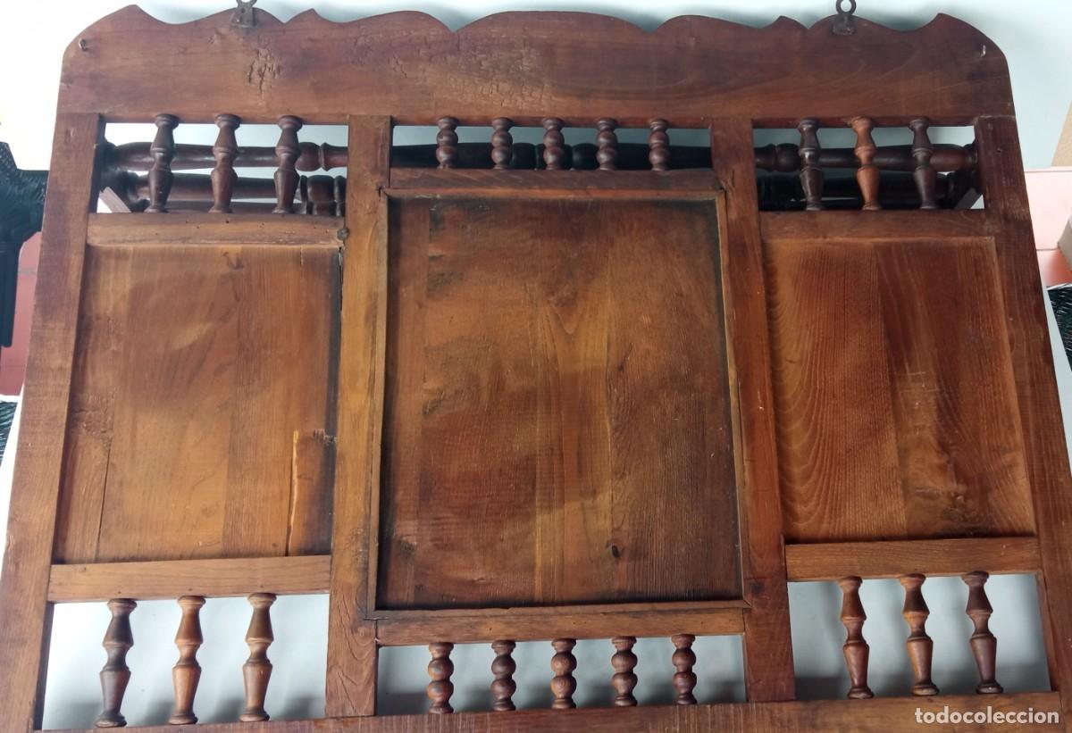 Antig&uuml;edades: Colgador Vasco madera tallada. - Foto 6
