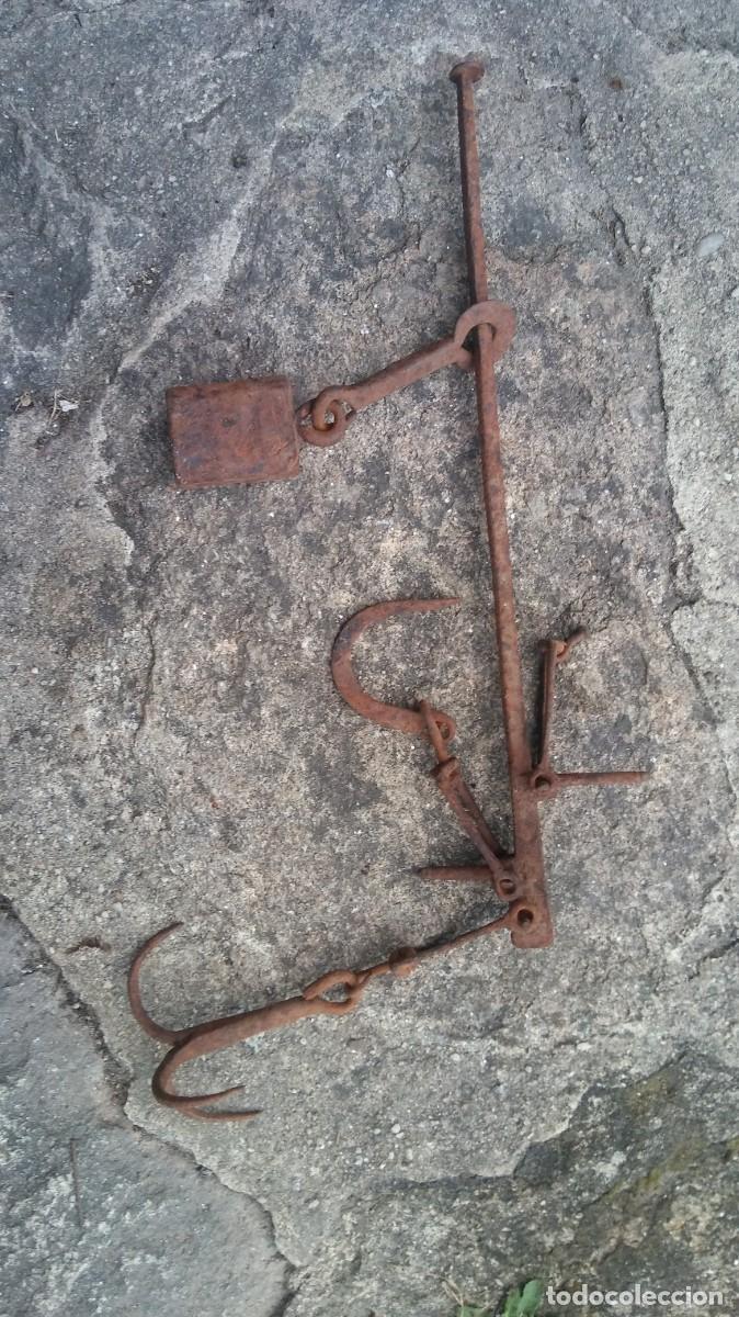 Antig&uuml;edades: Romana o balanza de hierro forjado. - Foto 2