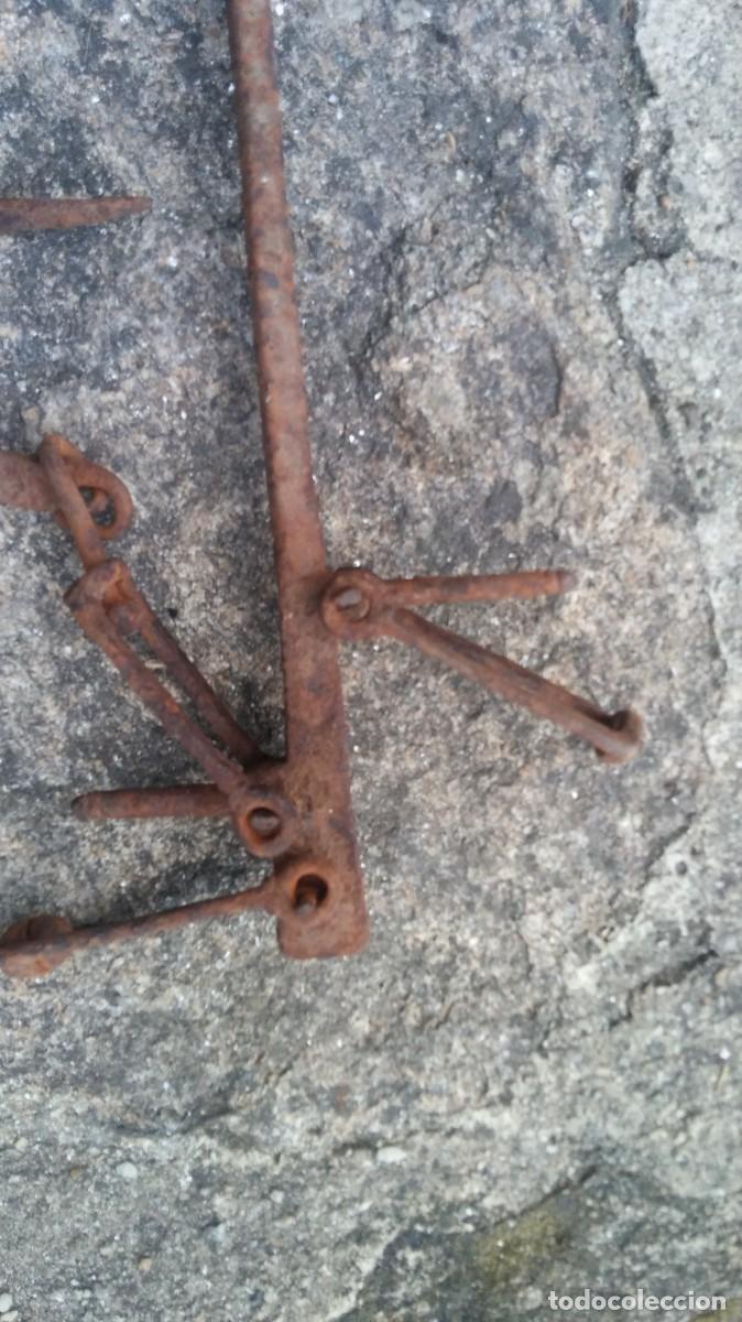 Antig&uuml;edades: Romana o balanza de hierro forjado. - Foto 3