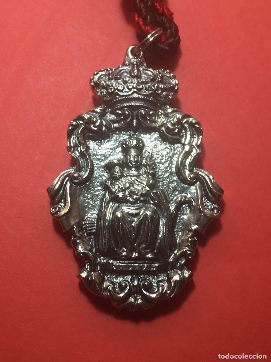 Antig&uuml;edades: MEDALLA CON CORD&Oacute;N DE LA HERMANDAD DE VALVANERA DE SEVILLA - Foto 1