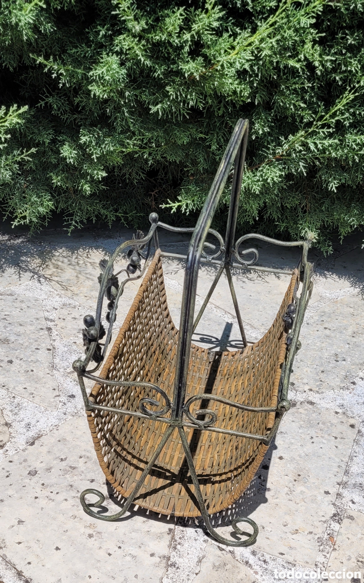 Antiques: REVISTERO HIERRO Y MIMBRE