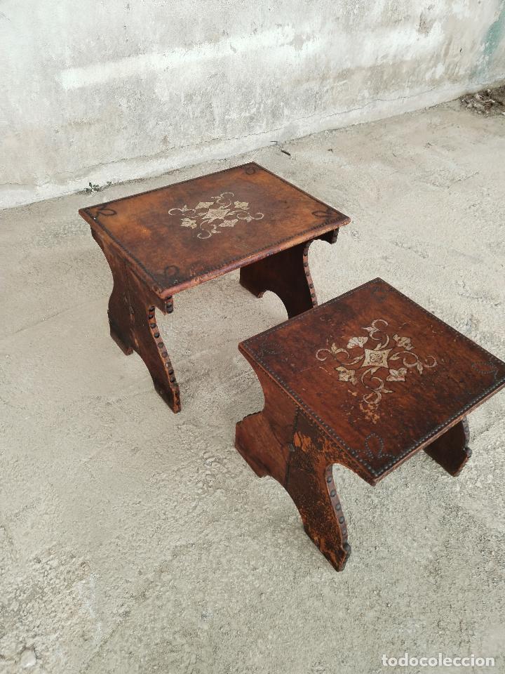 Antig&uuml;edades: set dos mesas de madera forradas en piel - Foto 5