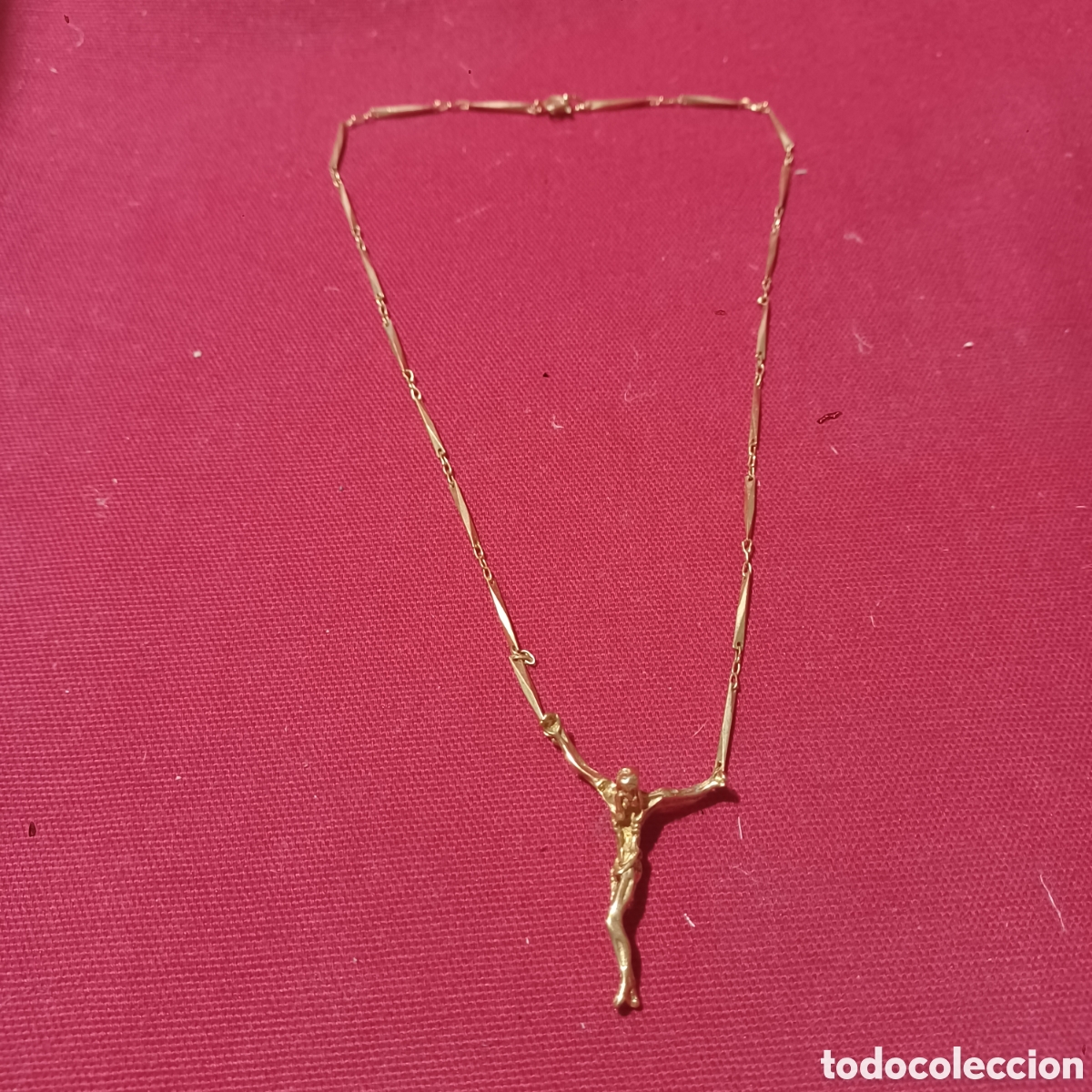 Antig&uuml;edades: Cadena dorada con cristo crucificado NO ORO - Foto 1