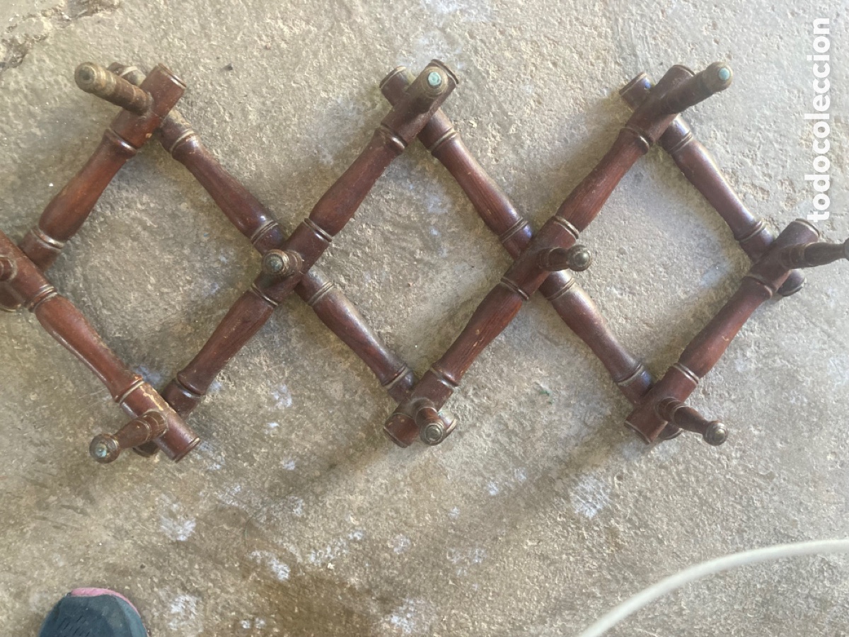Antig&uuml;edades: Percha madera a&ntilde;os 30/40 r&uacute;stica - Foto 1
