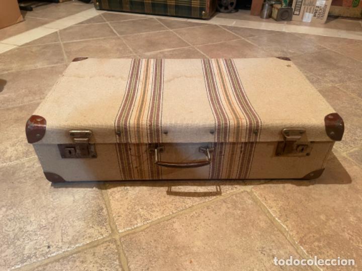 Antig&uuml;edades: ANTIGUA MALETA A&Ntilde;OS 60