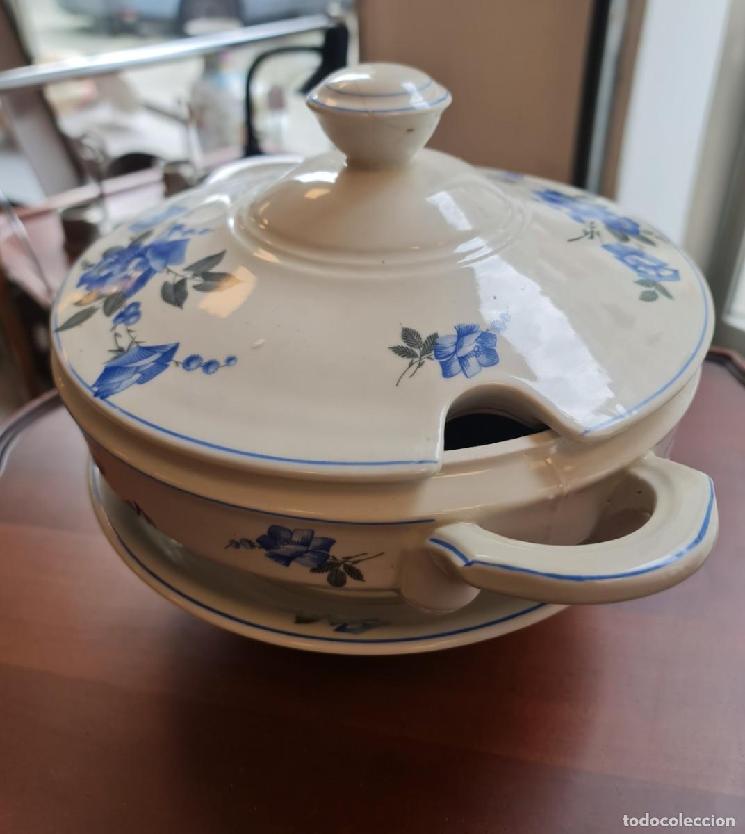 Antig&uuml;edades: Sopera en azules y blanco con plato de presentacion. - Foto 2