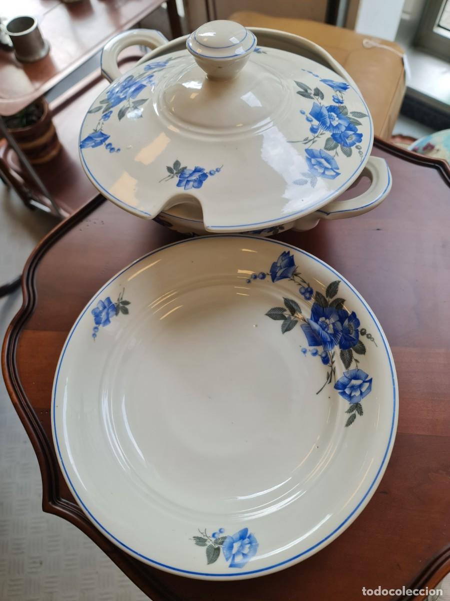 Antig&uuml;edades: Sopera en azules y blanco con plato de presentacion. - Foto 5