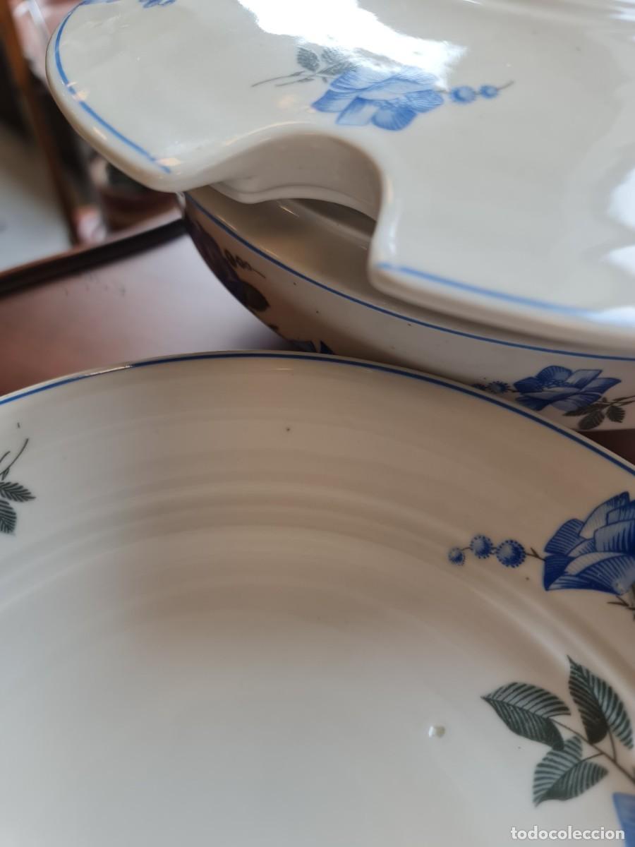 Antig&uuml;edades: Sopera en azules y blanco con plato de presentacion. - Foto 6