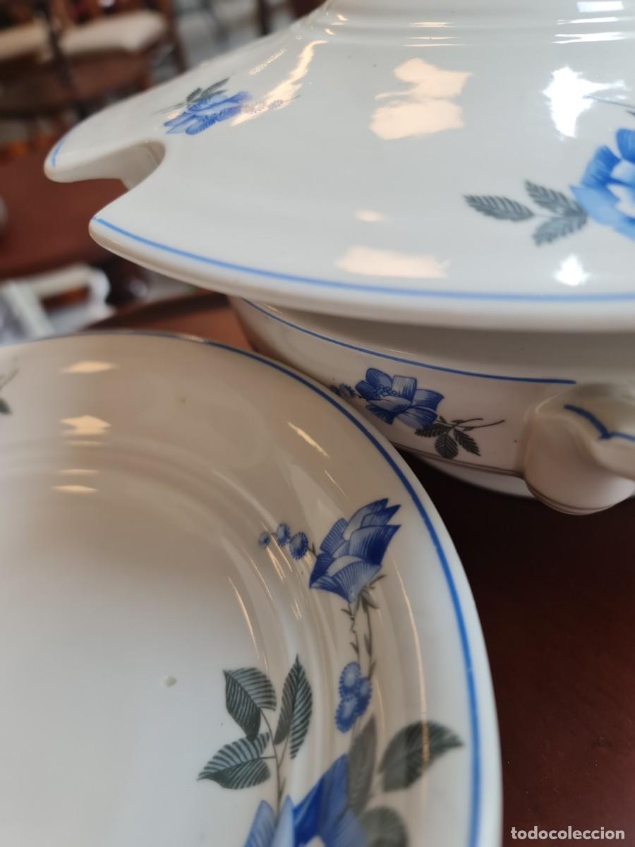 Antig&uuml;edades: Sopera en azules y blanco con plato de presentacion. - Foto 7