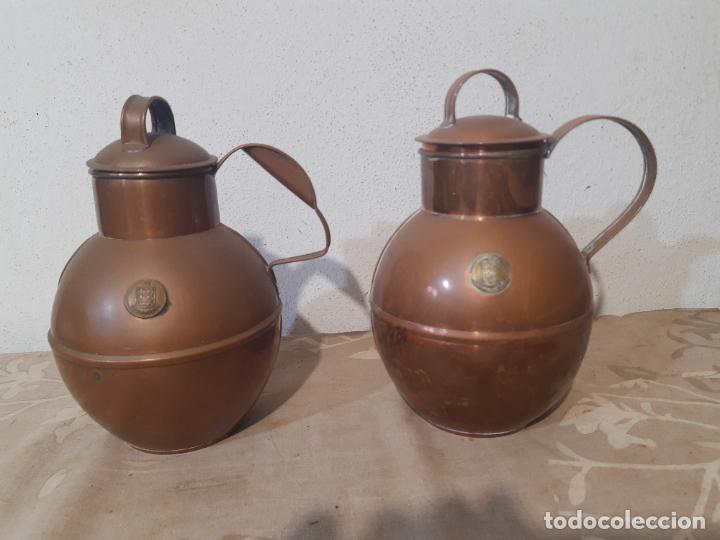 Antiquit&eacute;s: PAR DE LECHERAS NORMANDAS EN LATON DE DISTINTA MEDIDA