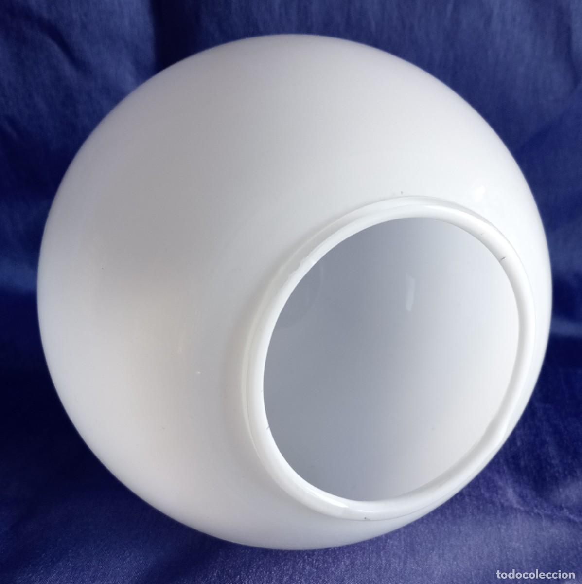 Antig&uuml;edades: 1 GLOBO DE OPALINA BLANCA, TULIPA DE OPALINA BLANCA - Foto 2