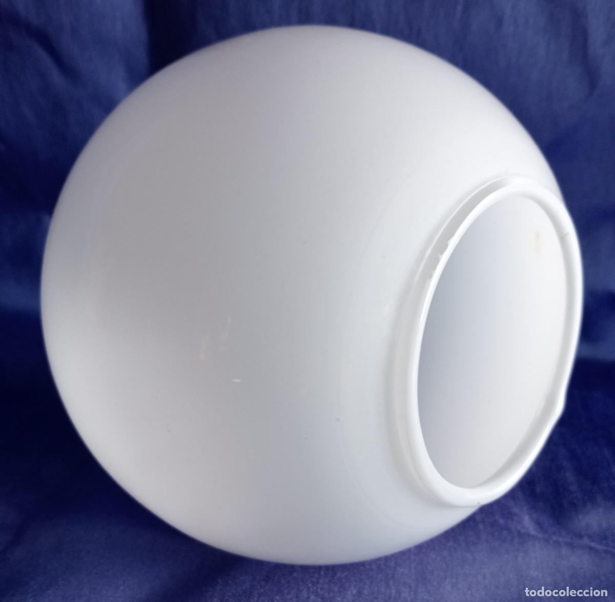 Antig&uuml;edades: 1 GLOBO DE OPALINA BLANCA, TULIPA DE OPALINA BLANCA - Foto 3