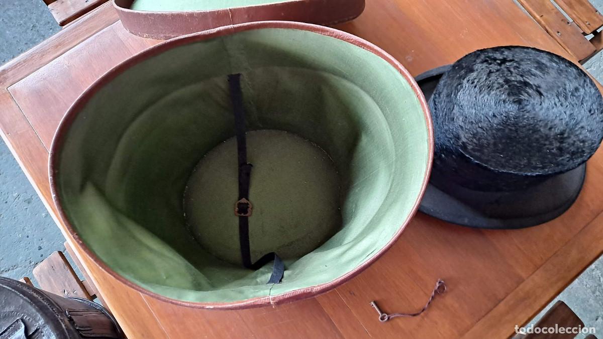 Antig&uuml;edades: Sombrerera con llave y sombrero de copa - Foto 3