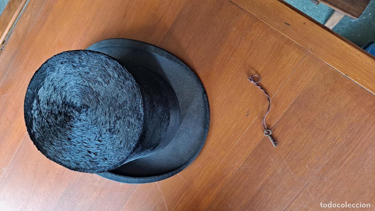 Antig&uuml;edades: Sombrerera con llave y sombrero de copa - Foto 4