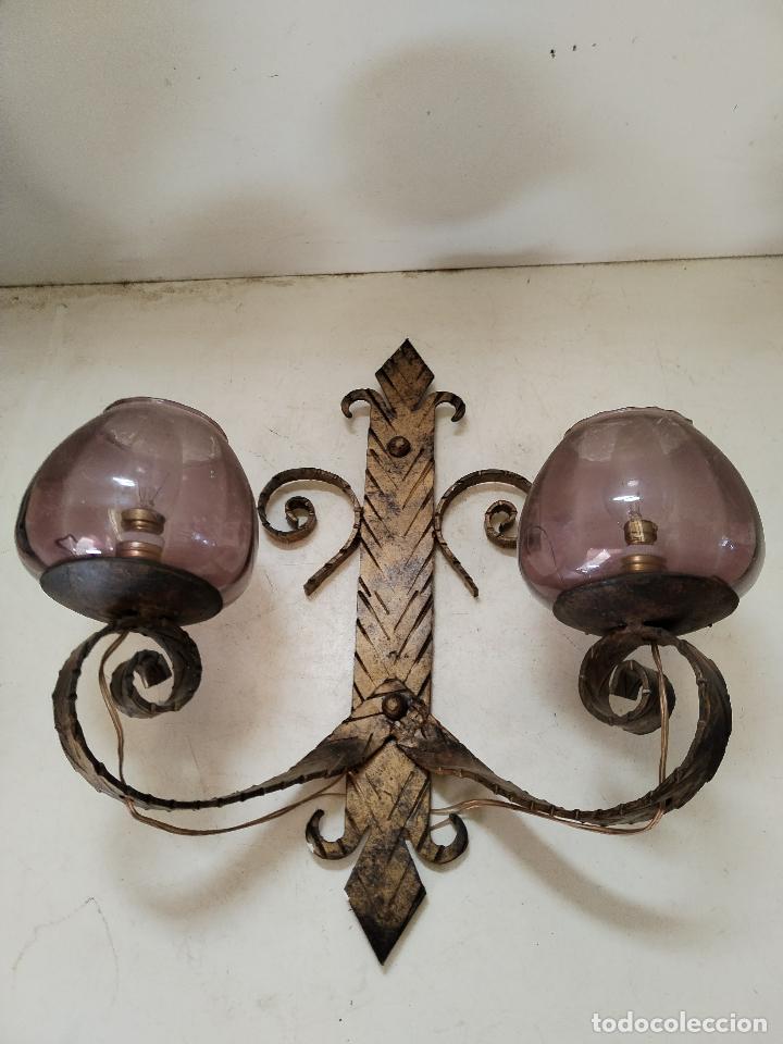 Antig&uuml;edades: aplique de forja con tulipas violeta - Foto 2