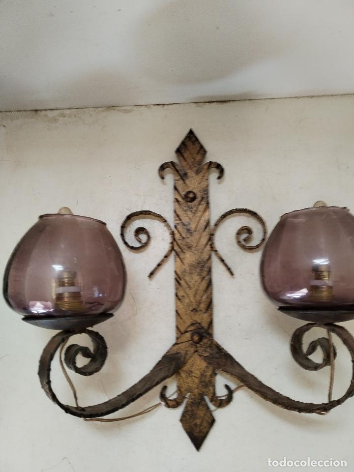 Antig&uuml;edades: aplique de forja con tulipas violeta - Foto 4
