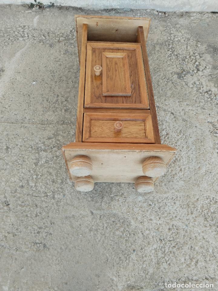 Antig&uuml;edades: peana mesilla de madera - Foto 3