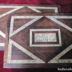 Antigüedades: DOS PANELES DEL S. XVIII DECORADOS CON MARQUETERIA DE HUESO LABRADO. FIRMADOS EN GRANADA