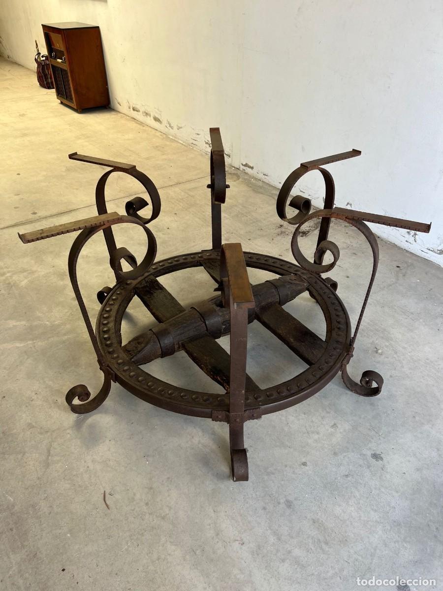 Antig&uuml;edades: Mesa de rueda de carro con herrajes - Foto 3