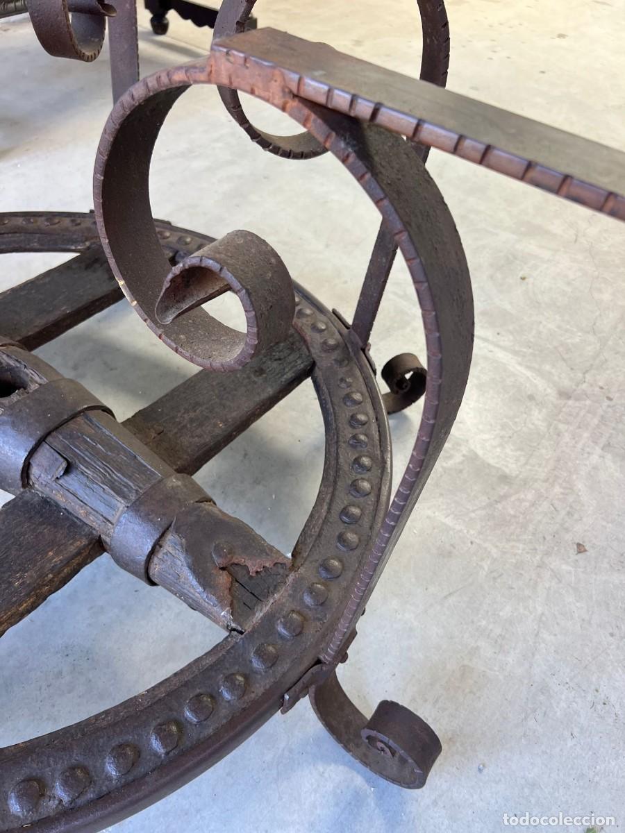 Antig&uuml;edades: Mesa de rueda de carro con herrajes - Foto 5