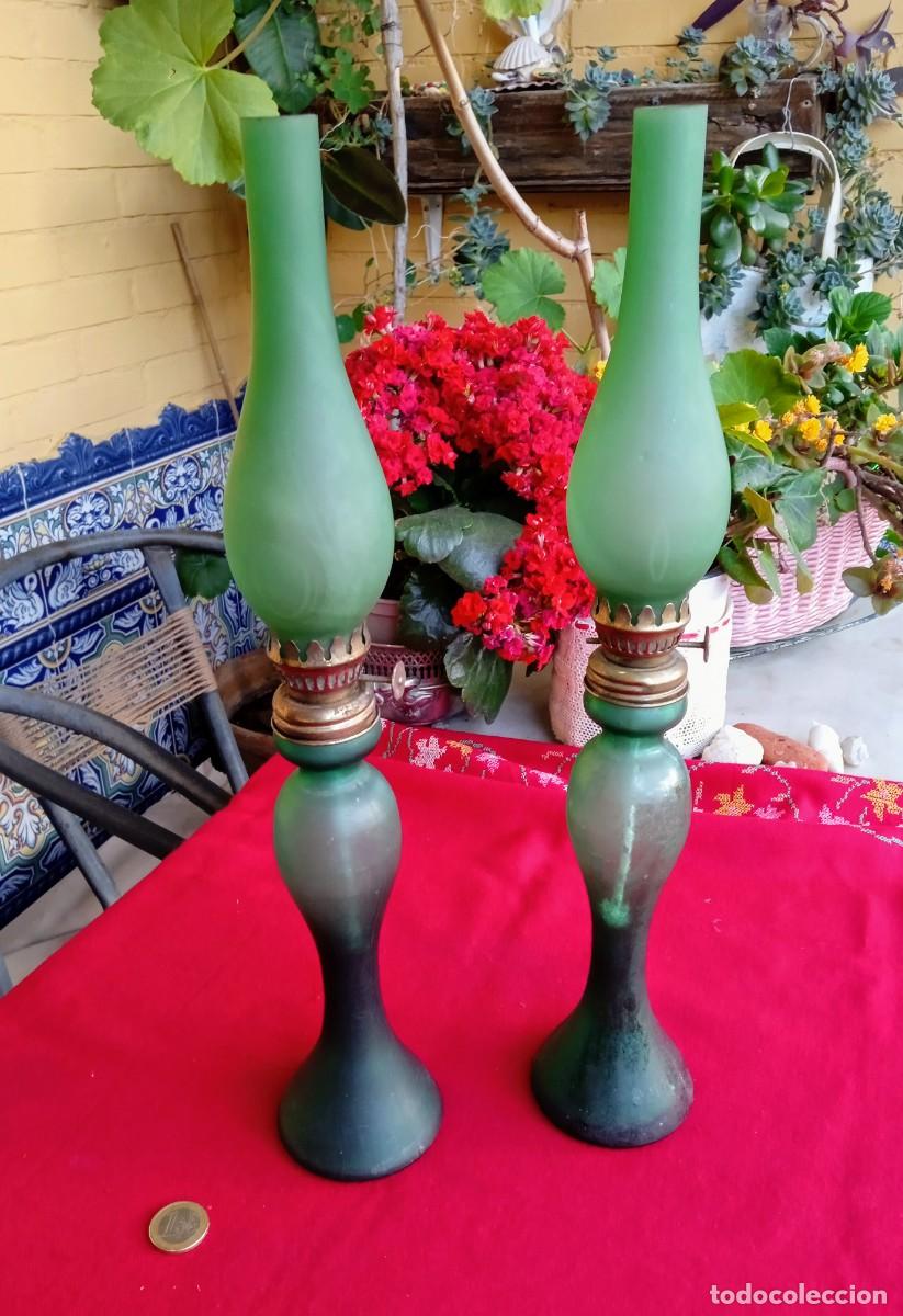 Antig&uuml;edades: Pareja de l&aacute;mparas quinqu&eacute;s de cristal - Foto 1