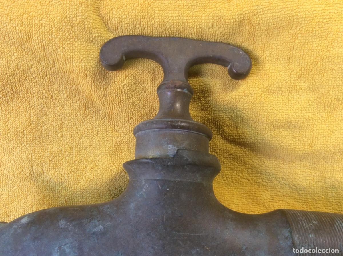 Antig&uuml;edades: ANTIGUO GRIFO EN BRONCE GRAN TAMA&Ntilde;O - Foto 2