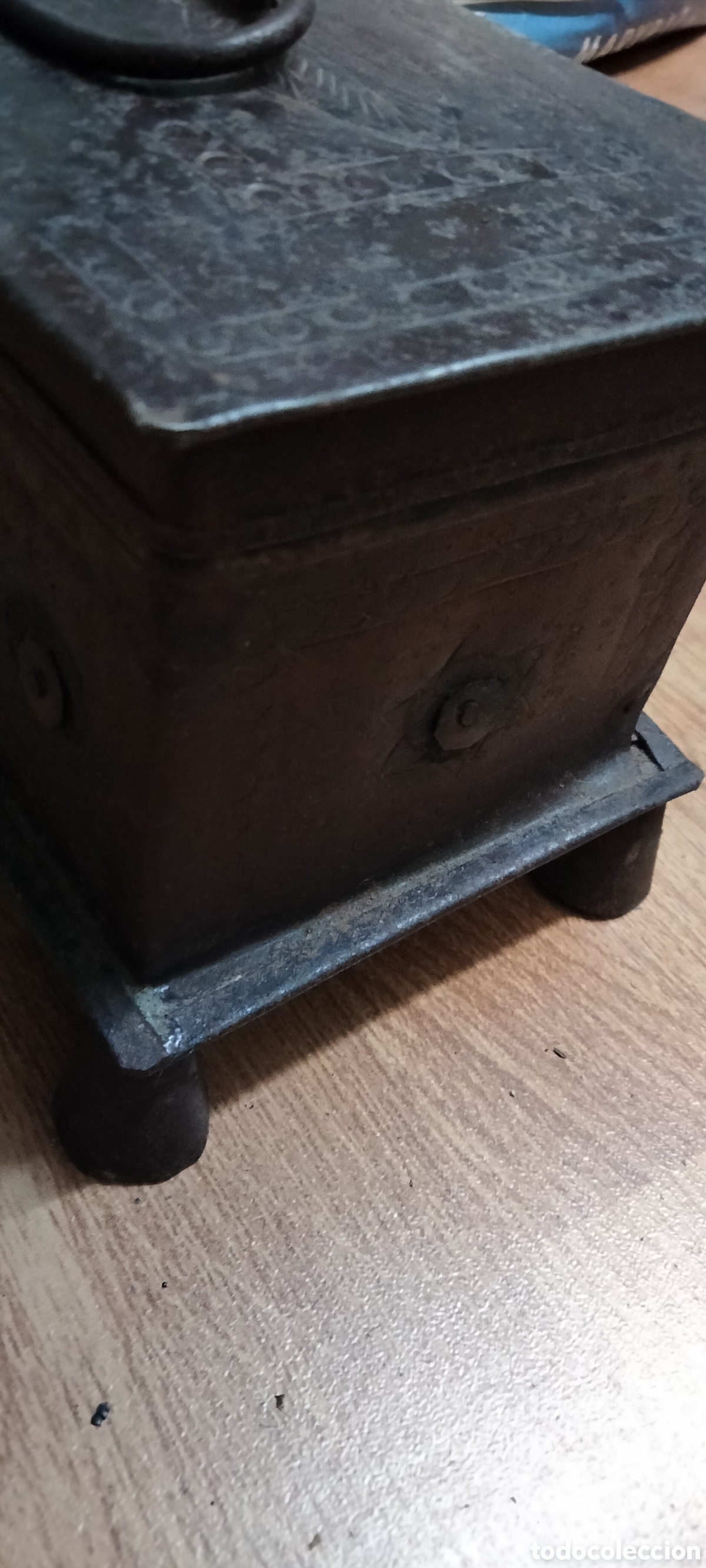 Antig&uuml;edades: ANTIGUO COFRE HERRAJE GRABADO - Foto 3
