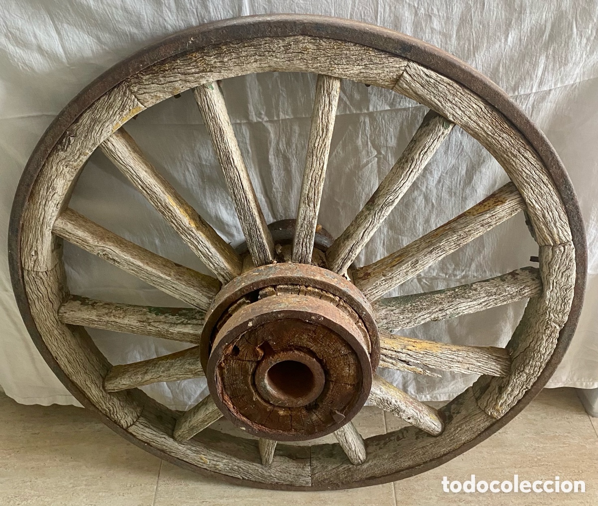 Antig&uuml;edades: Antigua rueda de carro en madera y hierro - Foto 6