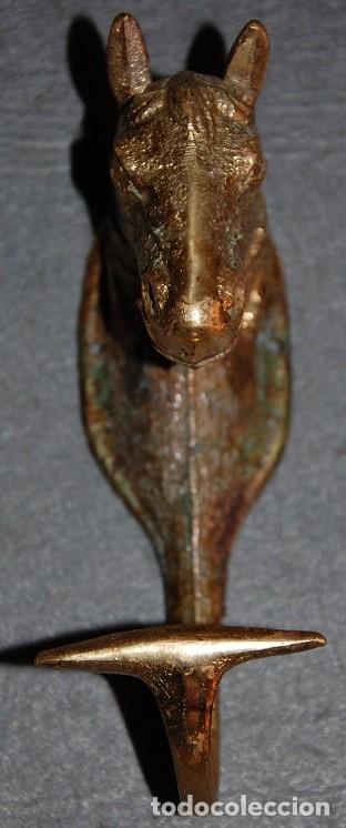 Antig&uuml;edades: FIGURA BUSTO DE CABALLO EN BRONCE/PERCHA CABALLO - Foto 2