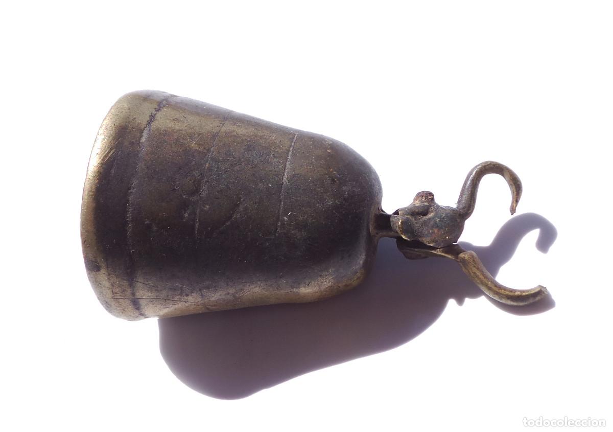 Antig&uuml;edades: CAMPANA DE BRONCE. 4,5 CM DE DI&Aacute;METRO. - Foto 4