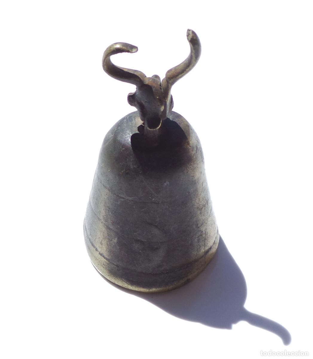Antig&uuml;edades: CAMPANA DE BRONCE. 4,5 CM DE DI&Aacute;METRO. - Foto 5
