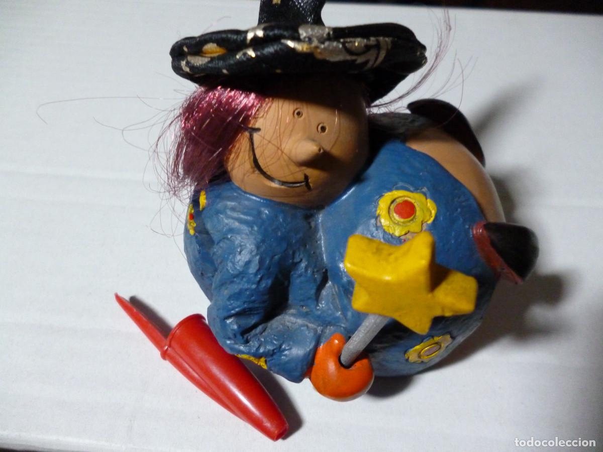 Antig&uuml;edades: BRUJA/HUCHA DE RESINA, GORRO DE TELA - Foto 1