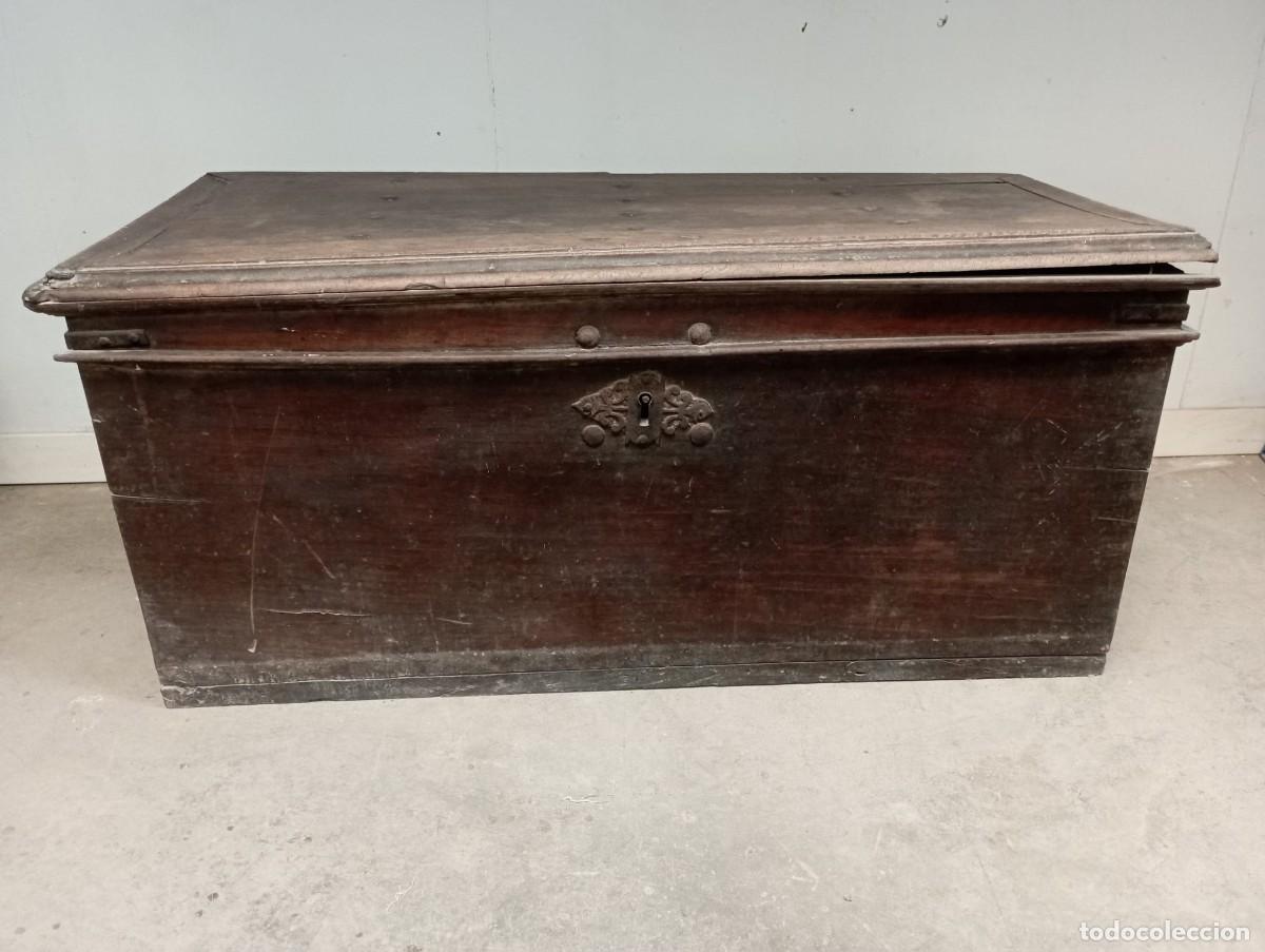 Antiques: Extraordinario arca en madera de nogal castellano. S.XVII. A7