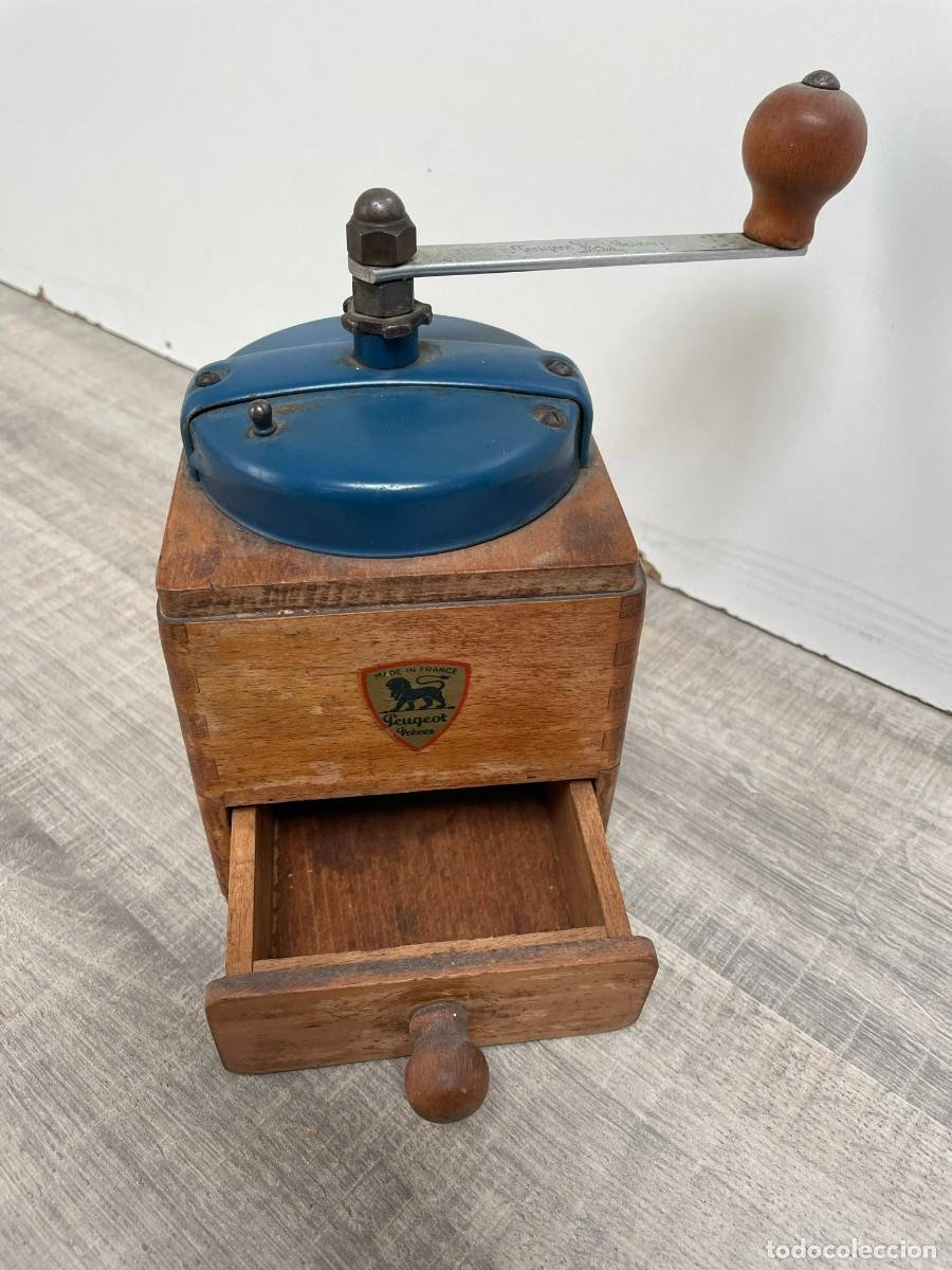 Antig&uuml;edades: ANTIGUO MOLINILLO DE CAFE FRANCES DE MADERA Y METAL AZUL MARCA PEUGEOT FRERES