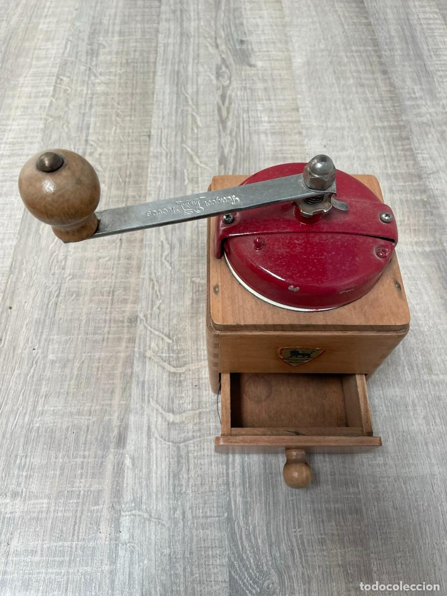 Antiguidades: ANTIGUO MOLINILLO DE CAFE FRANCES DE MADERA Y METAL ROJO MARCA PEUGEOT FRERES