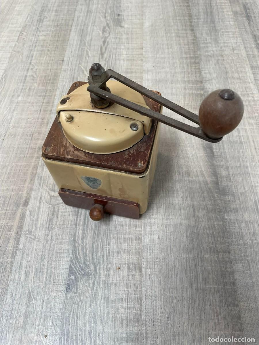 Antiques: ANTIGUO MOLINILLO DE CAFE FRANCES COLOR BEIGE MARCA PEUGEOT FRERES