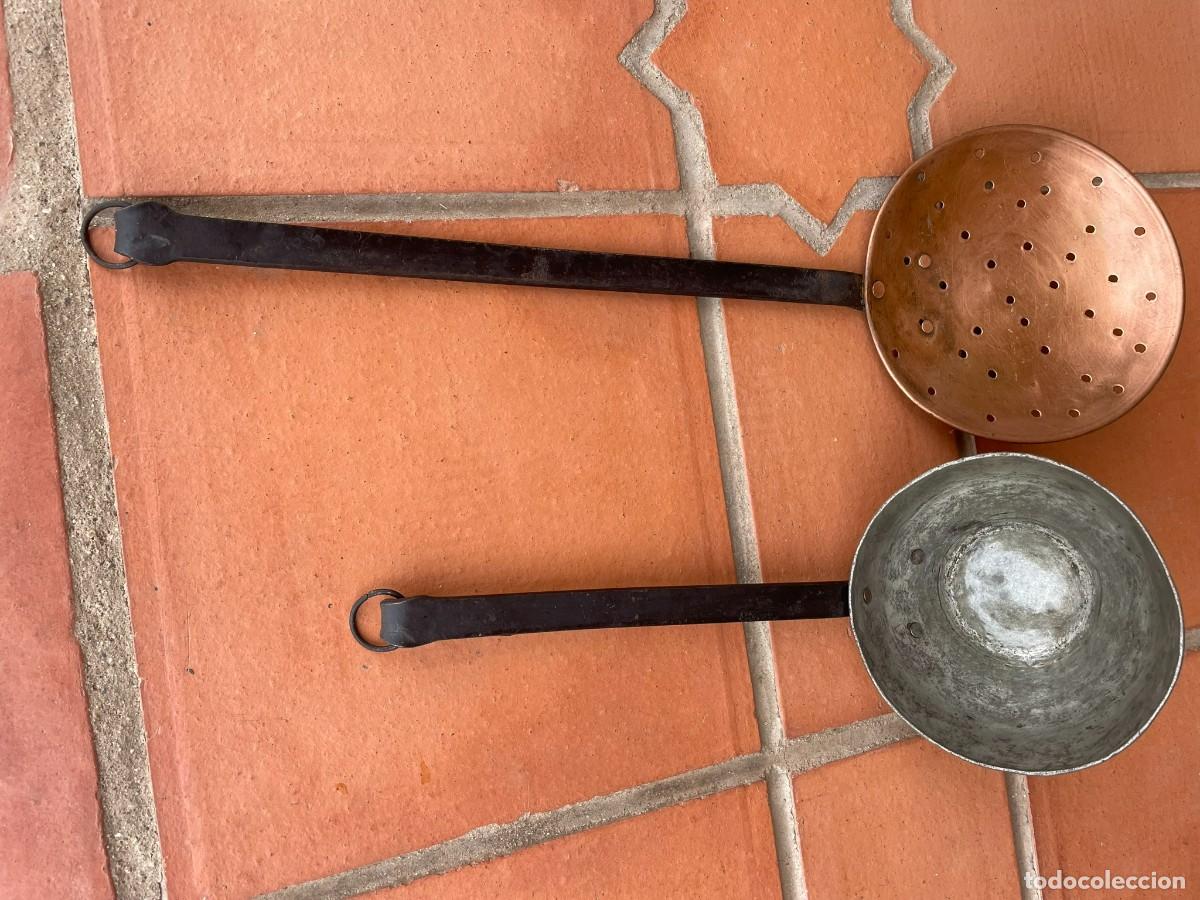 Antig&uuml;edades: GRAN CUCHARON Y ESPUMADERA DE COBRE CON MANGO DE HIERRO - Foto 4