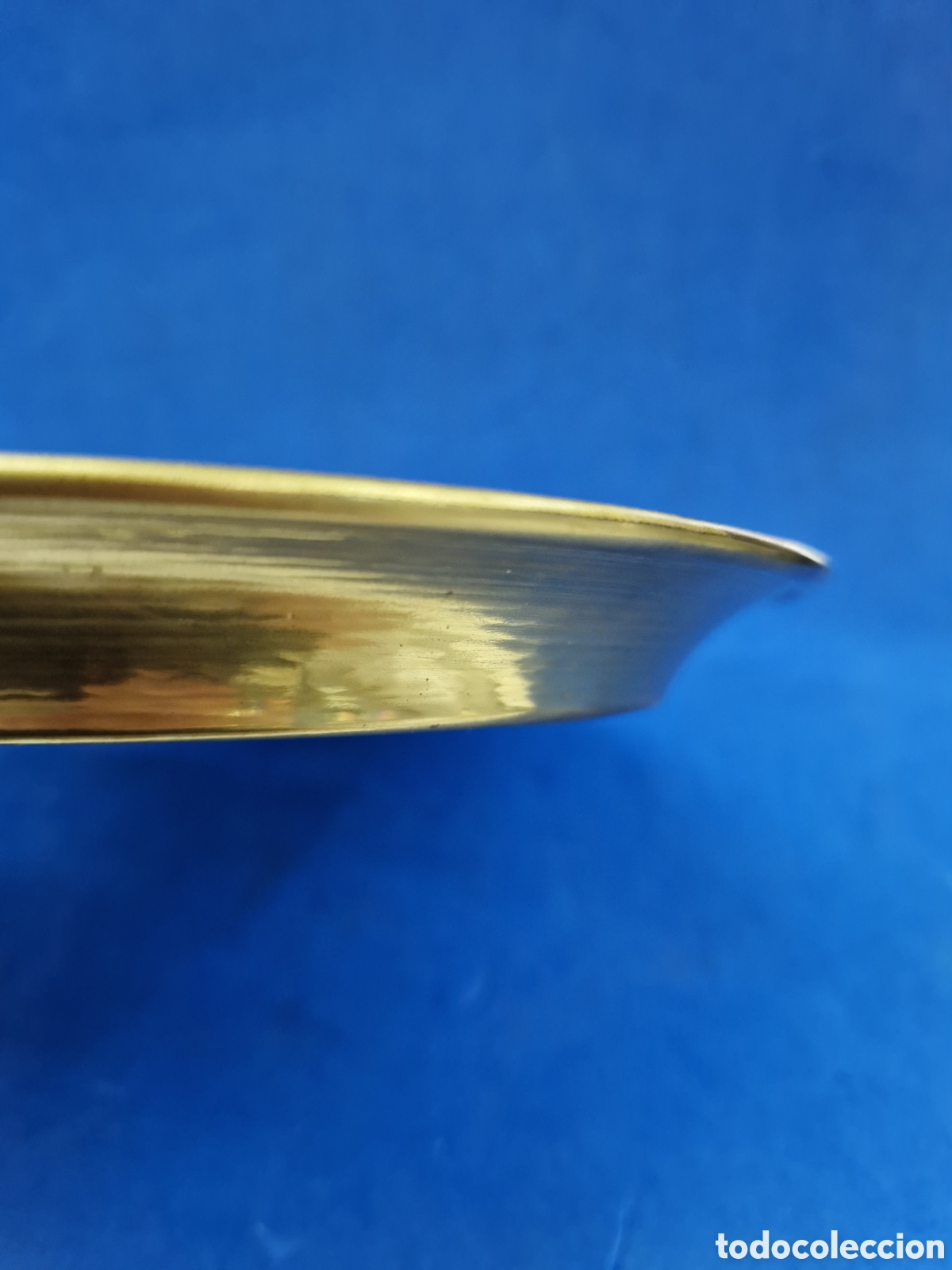Antig&uuml;edades: Plato de bronce repujado - Foto 2