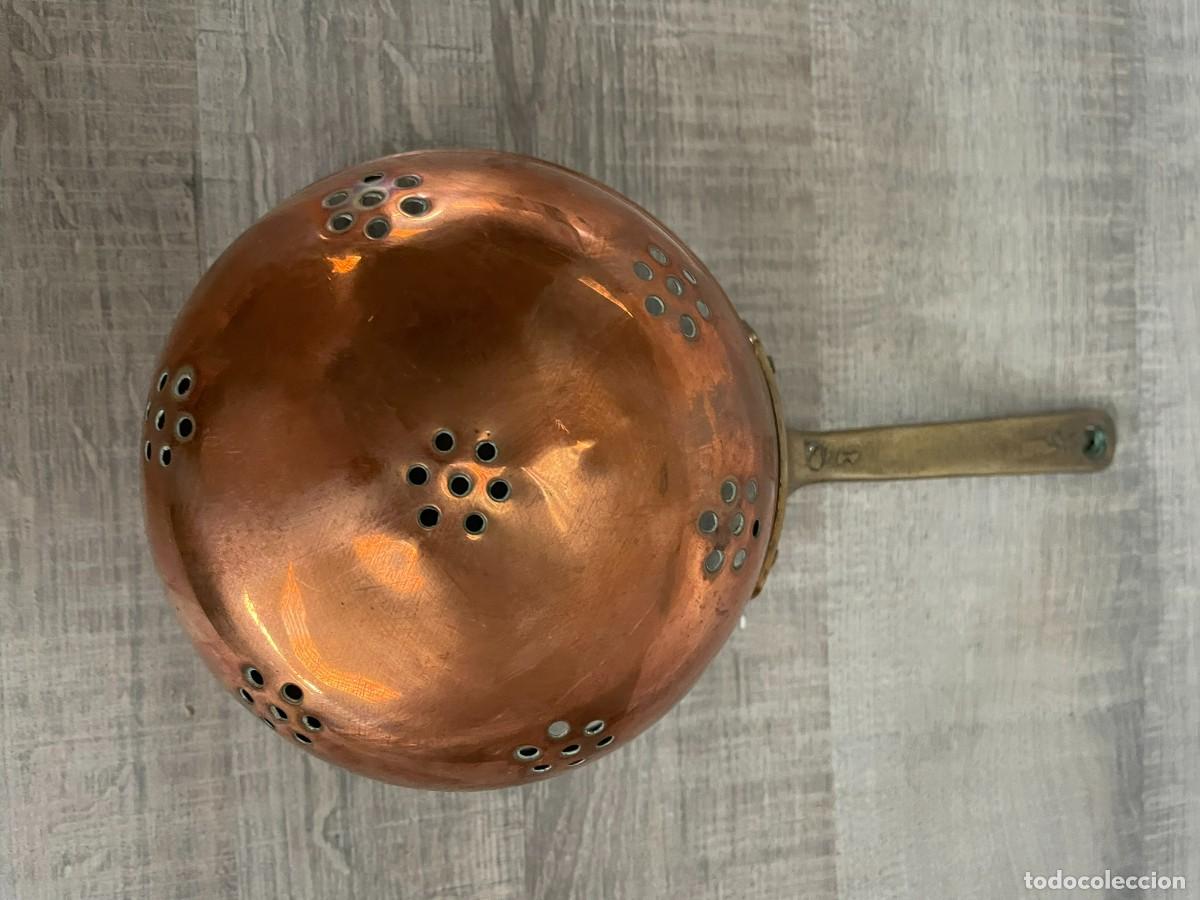 Antig&uuml;edades: ESCURRIDOR DE COBRE CON MANGO DE LATON - Foto 2