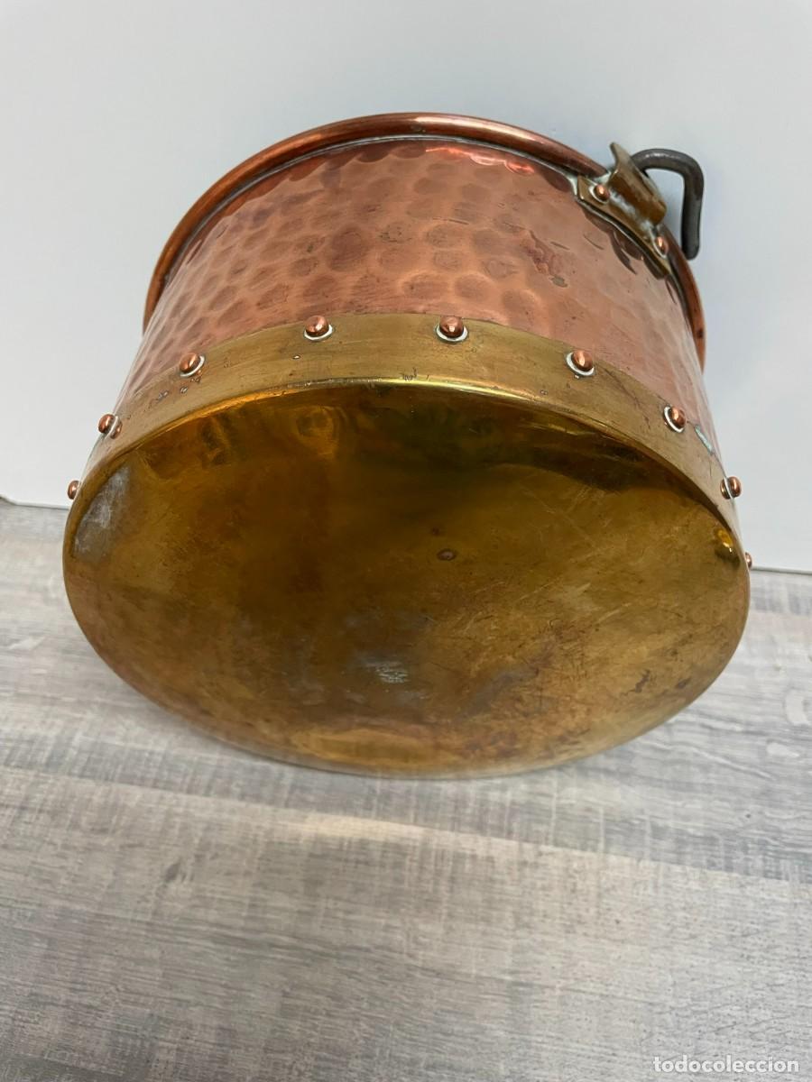 Antig&uuml;edades: CALDERO DE COBRE MARTILLADO CON BASE DE LATON - Foto 3