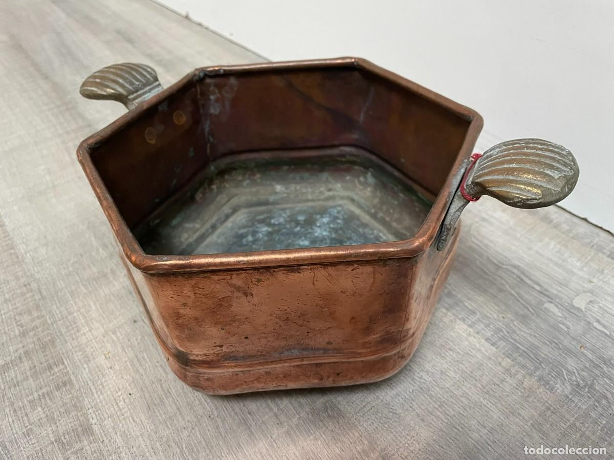 Antig&uuml;edades: RARO CACHARRO HEXAGONAL DE COBRE CON ASAS DE LATON - Foto 1