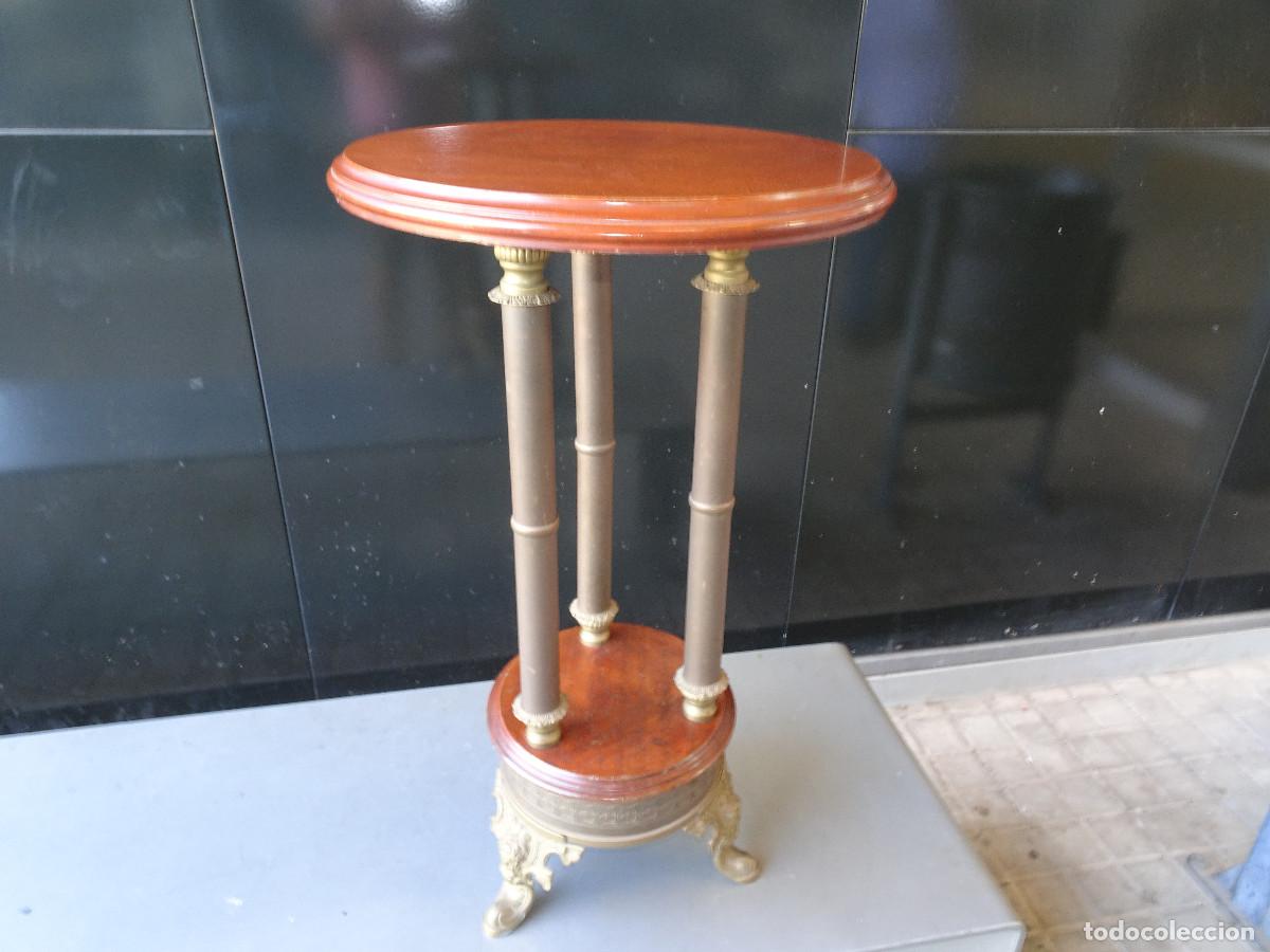 Antig&uuml;edades: Mesa auxiliar en bronce y madera - Foto 1