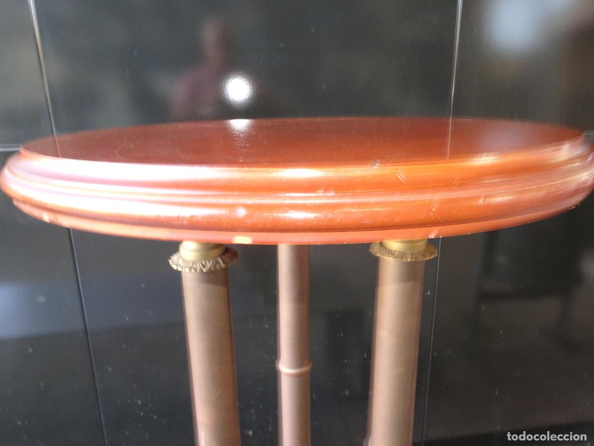 Antig&uuml;edades: Mesa auxiliar en bronce y madera - Foto 4