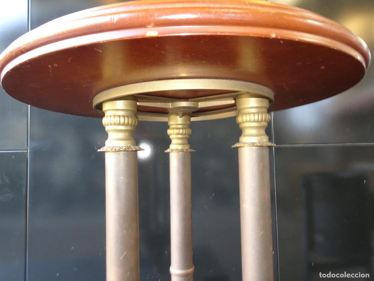 Antig&uuml;edades: Mesa auxiliar en bronce y madera - Foto 5