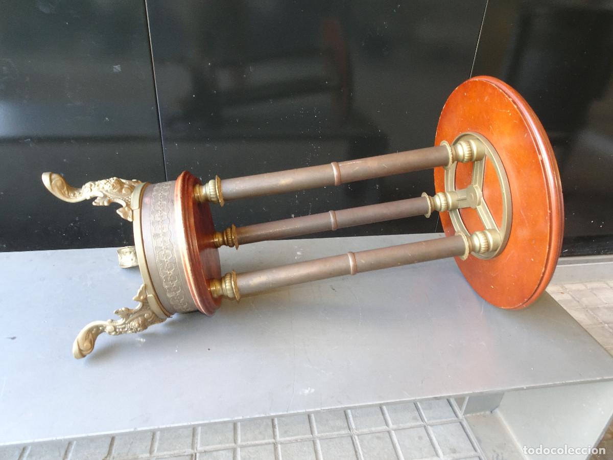 Antig&uuml;edades: Mesa auxiliar en bronce y madera - Foto 9