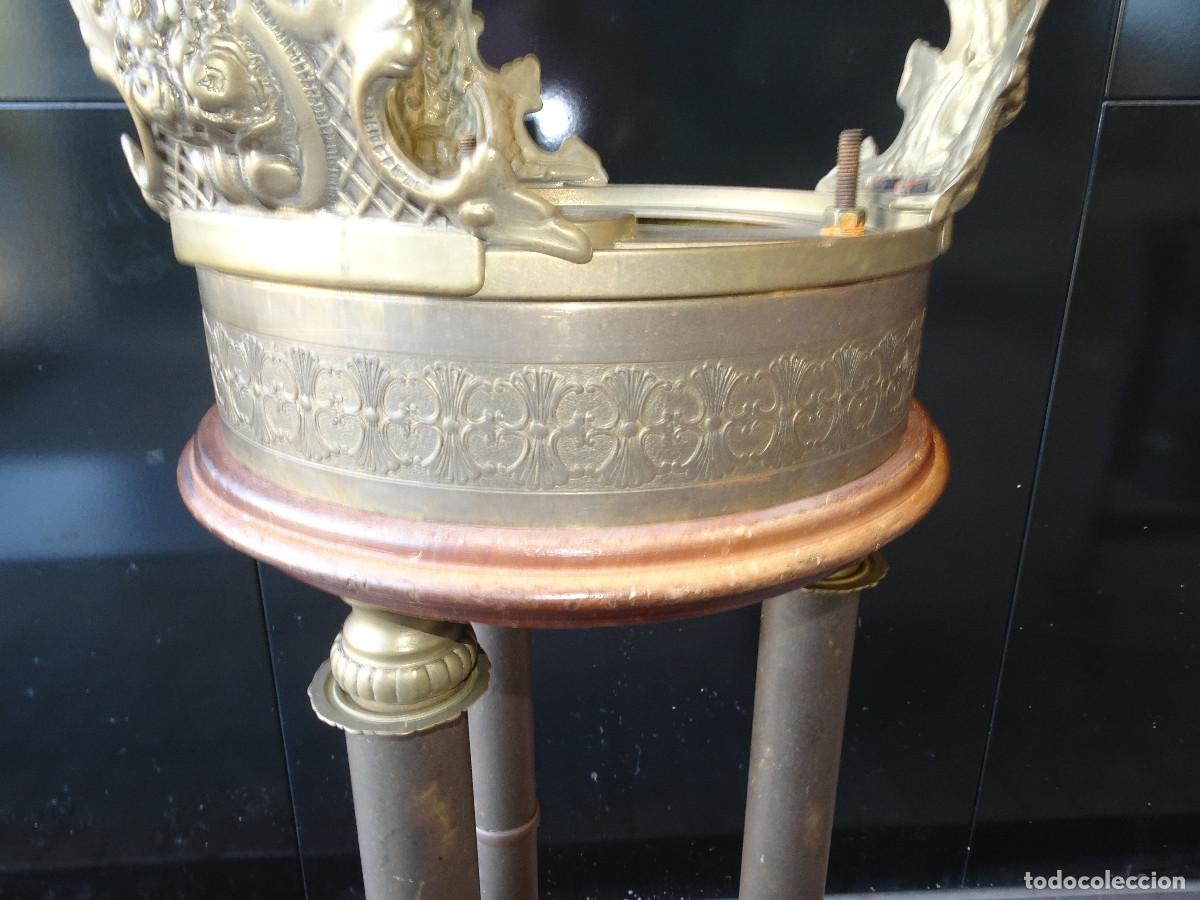 Antig&uuml;edades: Mesa auxiliar en bronce y madera - Foto 13