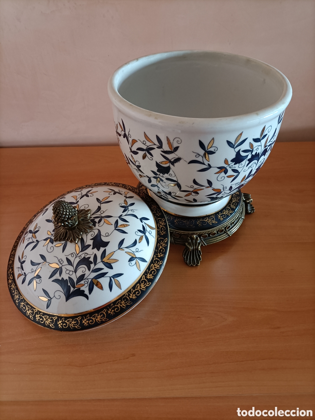 Antig&uuml;edades: Tibor de porcelana y pan de oro - Foto 2